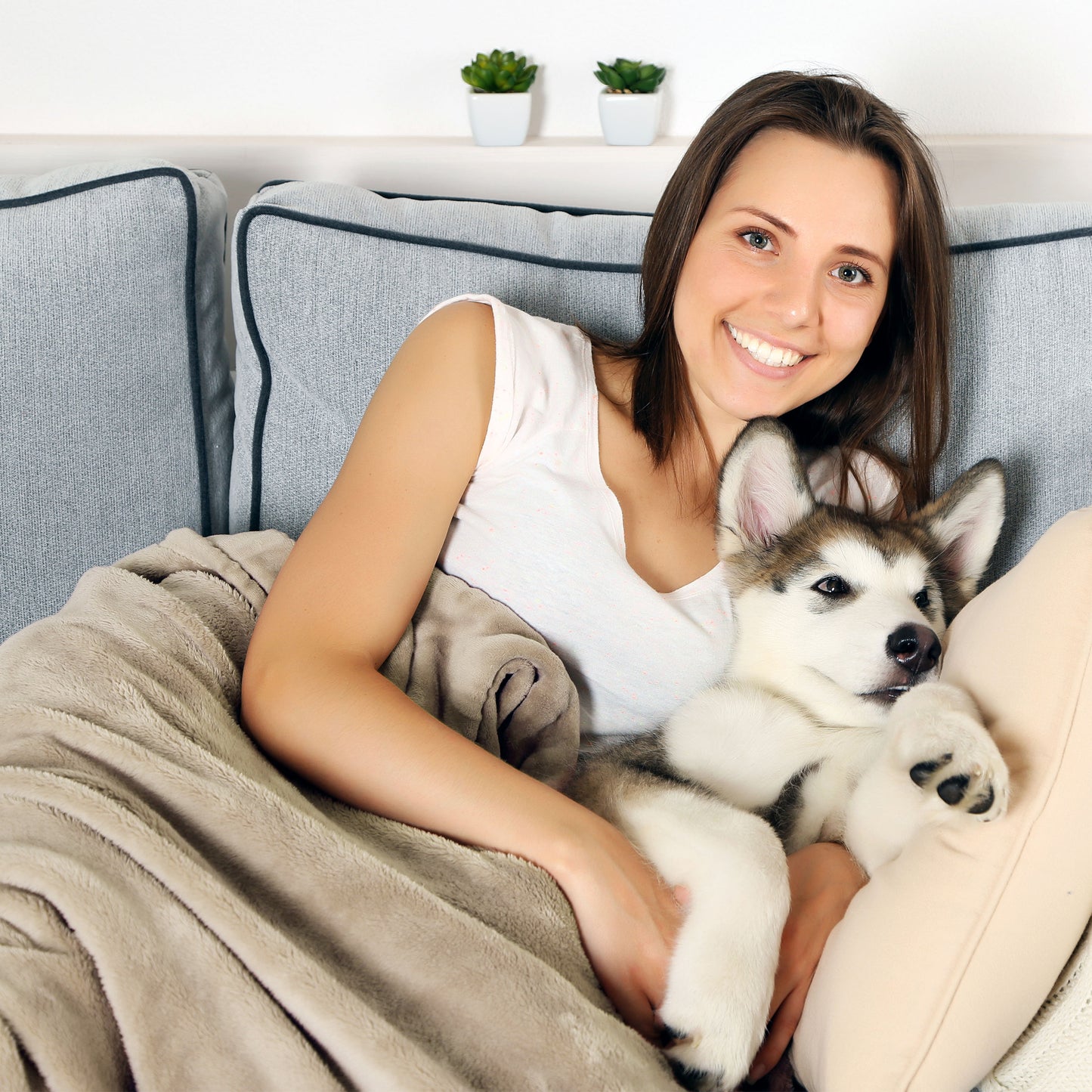 PETMAKER 50x60-Inch Waterproof Dog Blanket, Tan